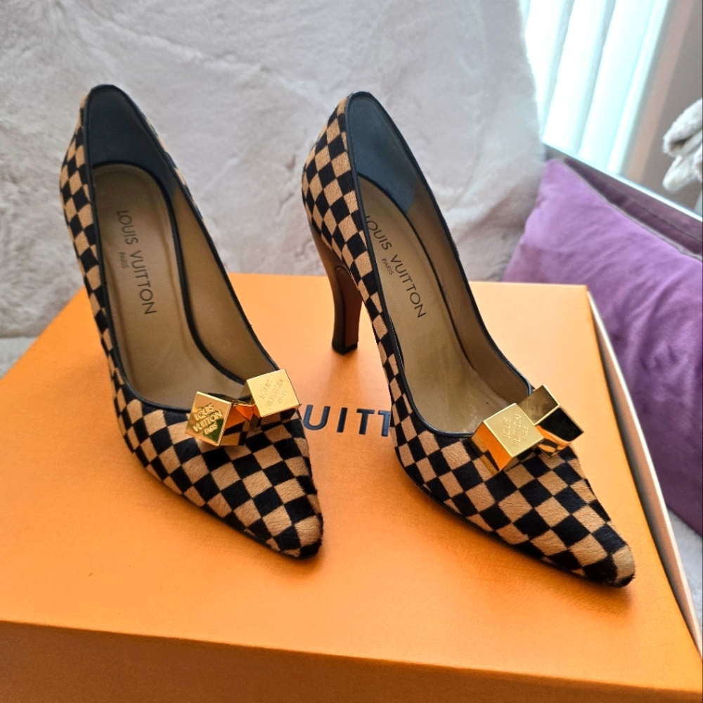 Authentic vintage Louis Vuitton damier sauvage pony.  Size 38